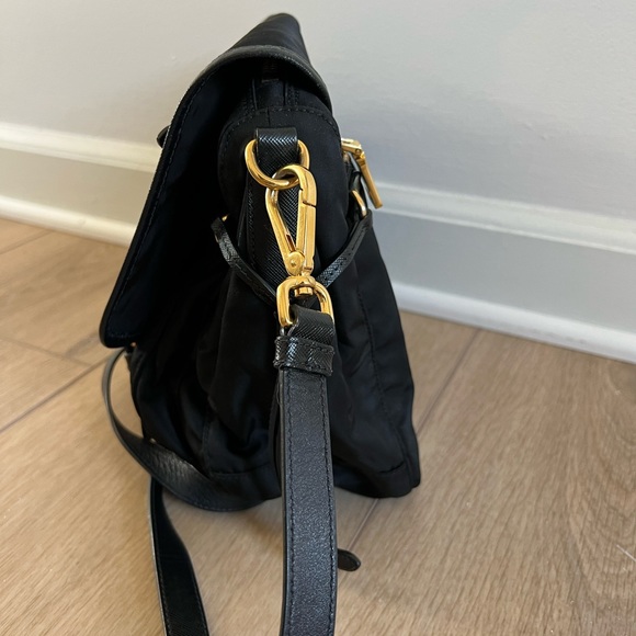 Prada Tessuto Messenger bag with Saffiano leather trim - Picture 5 of 10